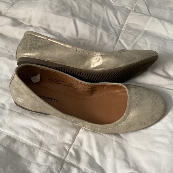 Mossimo Gold Metallic Flats - Picture 2 of 9